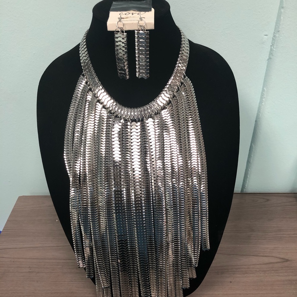 Cave Silver Necklace Set with Earrings